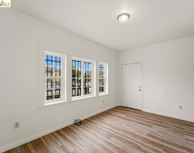 400 Bissell Ave - Photo Thumbnail 9
