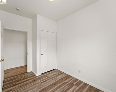 400 Bissell Ave - Photo Thumbnail 17