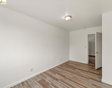 400 Bissell Ave - Photo Thumbnail 26
