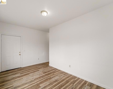 400 Bissell Ave - Photo Thumbnail 8