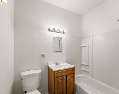 400 Bissell Ave - Photo Thumbnail 20