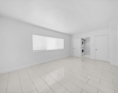 148 S Reeves Drive - Photo Thumbnail 17
