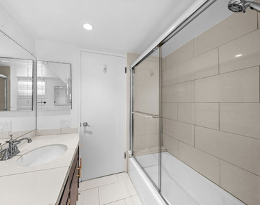 148 S Reeves Drive - Photo Thumbnail 10