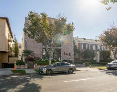 148 S Reeves Drive - Photo Thumbnail 2