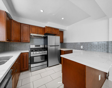 148 S Reeves Drive - Photo Thumbnail 4
