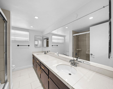 148 S Reeves Drive - Photo Thumbnail 9