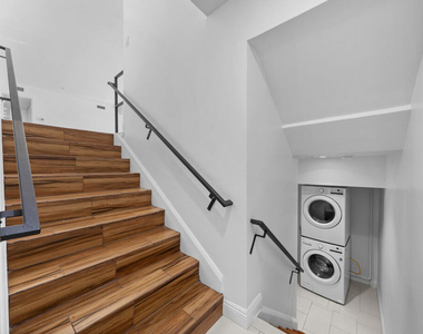 148 S Reeves Drive - Photo Thumbnail 14