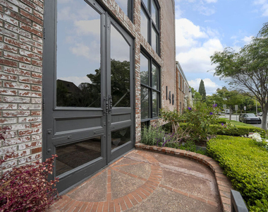 148 S Reeves Drive - Photo Thumbnail 1