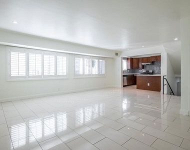 148 S Reeves Drive - Photo Thumbnail 21