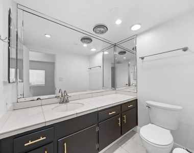 148 S Reeves Drive - Photo Thumbnail 18