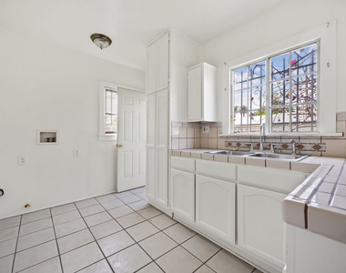 1712 1/2 W 39th Street - Photo Thumbnail 5