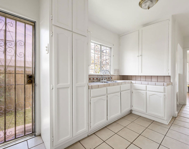 1712 1/2 W 39th Street - Photo Thumbnail 4