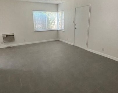 8759 Tobias Avenue - Photo Thumbnail 4