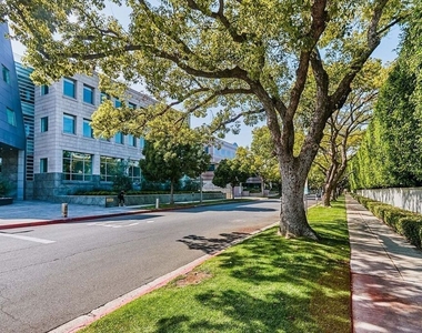 328 N Maple Drive - Photo Thumbnail 2