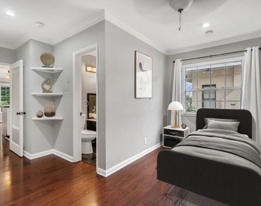 6226 1/2 De Longpre Avenue - Photo Thumbnail 1