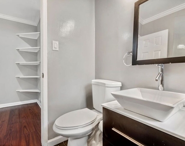 6226 1/2 De Longpre Avenue - Photo Thumbnail 6