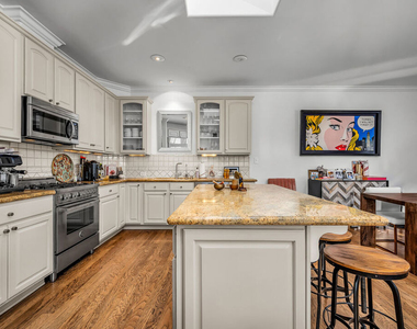 934 Hilldale Avenue - Photo Thumbnail 9