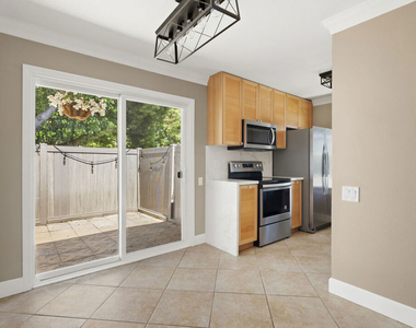 1685 E Avenida De Las Flores - Photo Thumbnail 2