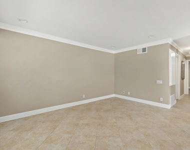 1685 E Avenida De Las Flores - Photo Thumbnail 13