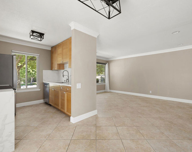 1685 E Avenida De Las Flores - Photo Thumbnail 3