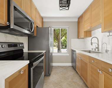 1685 E Avenida De Las Flores - Photo Thumbnail 1
