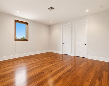 1126 Yale Street - Photo Thumbnail 9