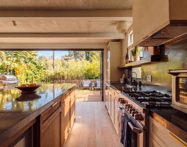 8550 Ridpath Drive - Photo Thumbnail 4