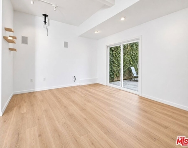 409 N Kilkea Drive - Photo Thumbnail 31