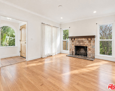 409 N Kilkea Drive - Photo Thumbnail 3