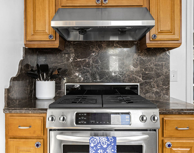 409 N Kilkea Drive - Photo Thumbnail 11