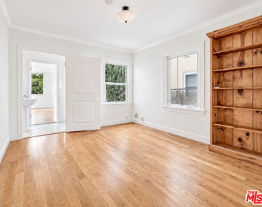 409 N Kilkea Drive - Photo Thumbnail 12