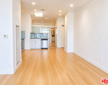 3810 Wilshire Boulevard - Photo Thumbnail 4