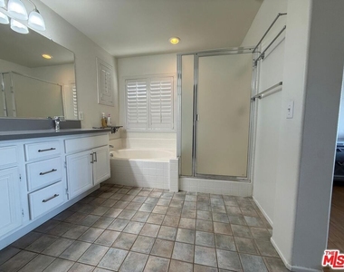 719 W Avenue Q10 - Photo Thumbnail 22