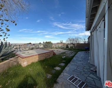 719 W Avenue Q10 - Photo Thumbnail 28