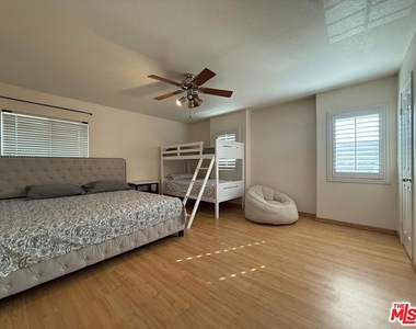 719 W Avenue Q10 - Photo Thumbnail 19
