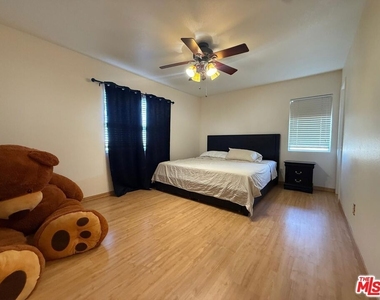 719 W Avenue Q10 - Photo Thumbnail 15