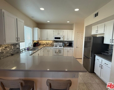 719 W Avenue Q10 - Photo Thumbnail 5
