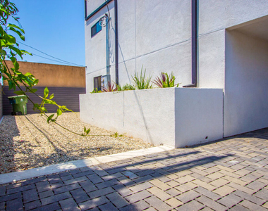 2206 Hauser Boulevard - Photo Thumbnail 6