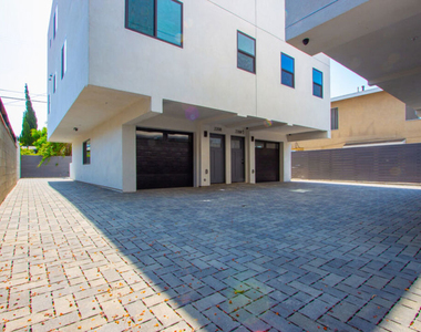 2206 Hauser Boulevard - Photo Thumbnail 4