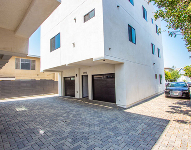 2206 Hauser Boulevard - Photo Thumbnail 7
