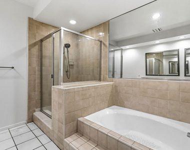 500 S Barrington Avenue - Photo Thumbnail 18