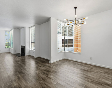 500 S Barrington Avenue - Photo Thumbnail 5