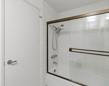 500 S Barrington Avenue - Photo Thumbnail 24
