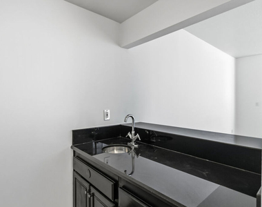 500 S Barrington Avenue - Photo Thumbnail 23