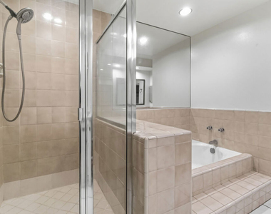 500 S Barrington Avenue - Photo Thumbnail 19
