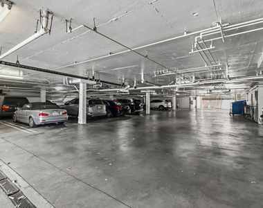 500 S Barrington Avenue - Photo Thumbnail 27