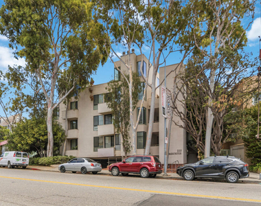 500 S Barrington Avenue - Photo Thumbnail 32