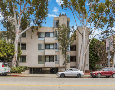500 S Barrington Avenue - Photo Thumbnail 31