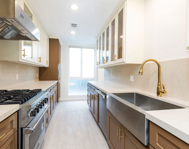 717 S Westgate Avenue - Photo Thumbnail 10