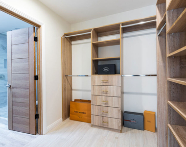 717 S Westgate Avenue - Photo Thumbnail 18